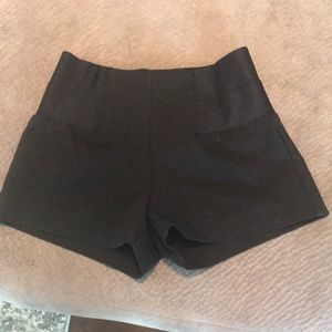 Black Guess shorts
